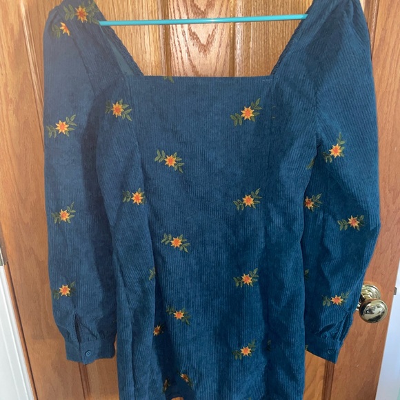 Dresses & Skirts - ⭐️Blue Floral dress⭐️